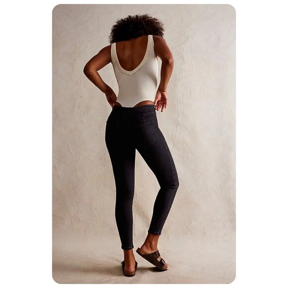 NEW We The Free People Skyfall Black Crvy Infinite Stretch Skinny Pull On Jeans - Picture 3 of 9